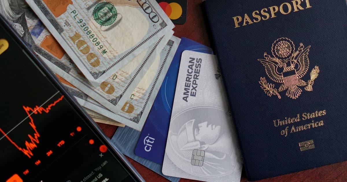 eSIM vs. Roaming: Großer Kosten- und Leistungsvergleich für Urlauber (2026)
