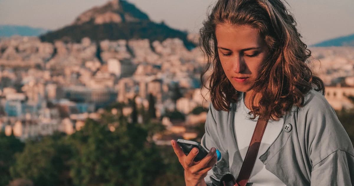 Quanti Giga servono per una vacanza all'estero? Calcolatore Dati & Guida Pratica (2026)