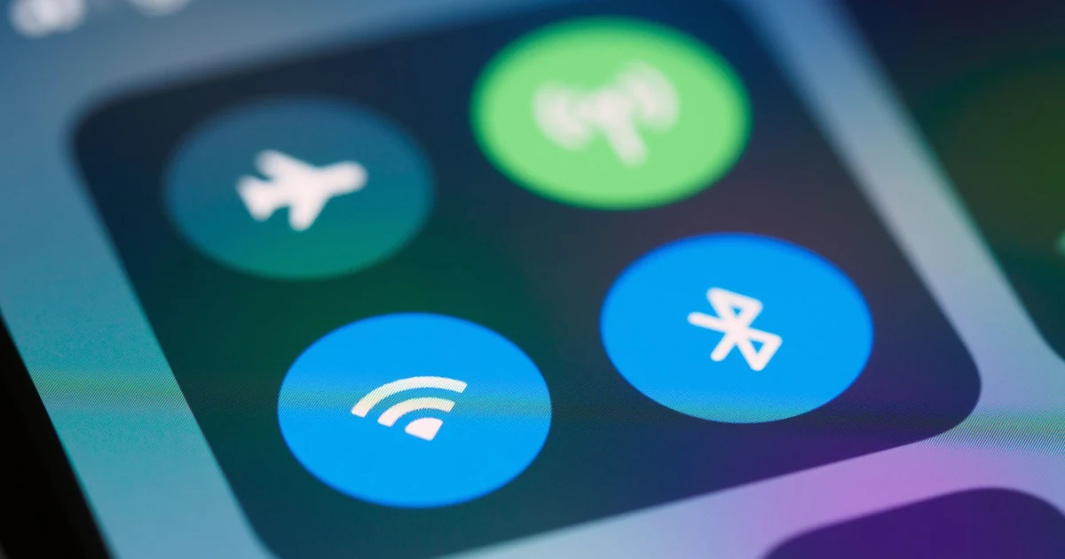 Tecnologia di rete e connettività digitale su display mobile