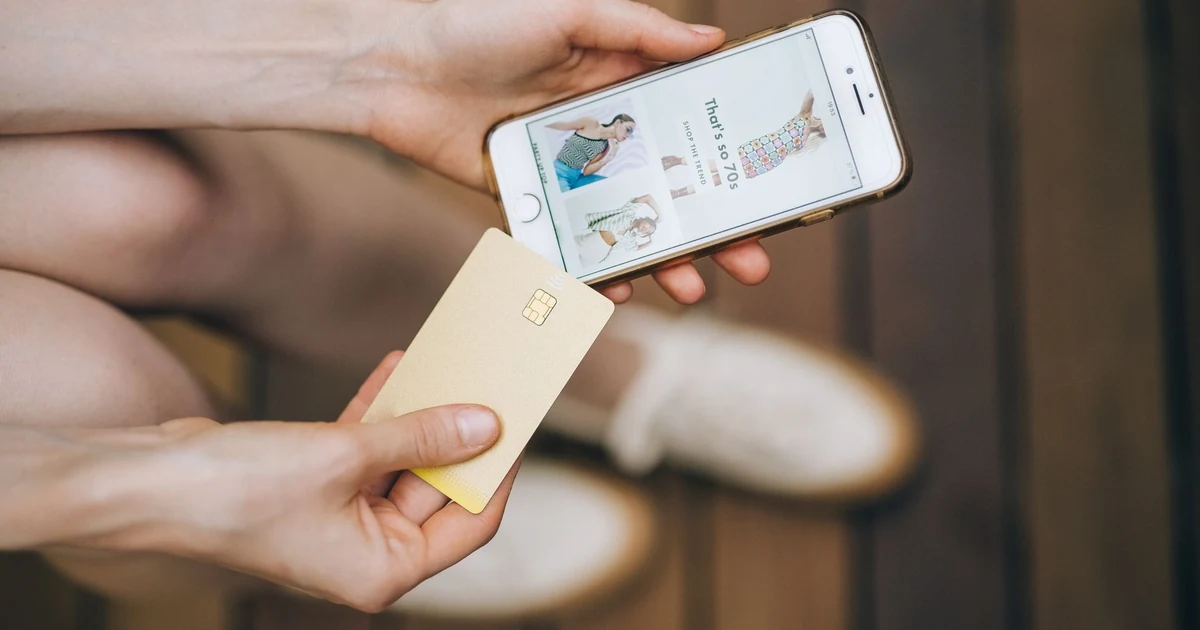 スマートフォンのチップ技術と通信ネットワークイメージ