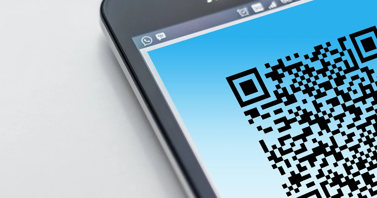 スマートフォンのデータ通信量モニターと設定画面のイメージ