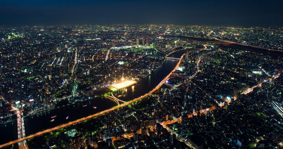 Veduta notturna dei grattacieli di Shinjuku a Tokyo