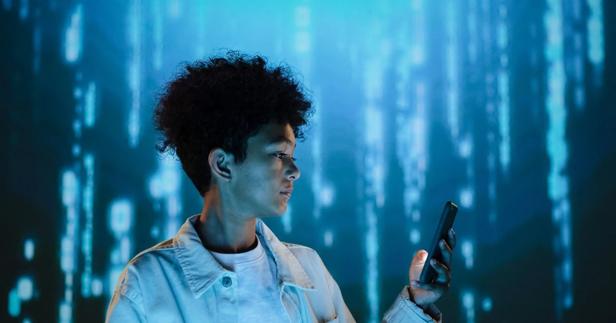 Tecnologia futurista de conexão e smartphone digital